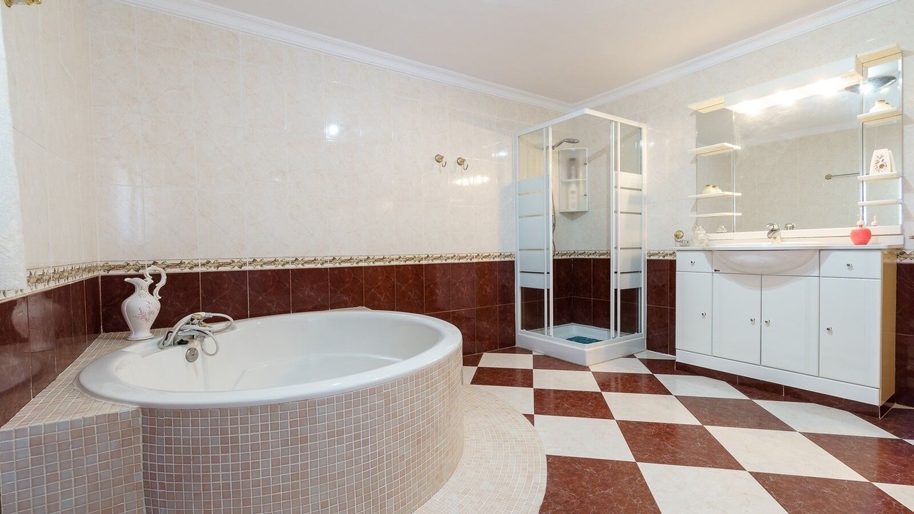 Photo of Bathroom in Gibralgalia