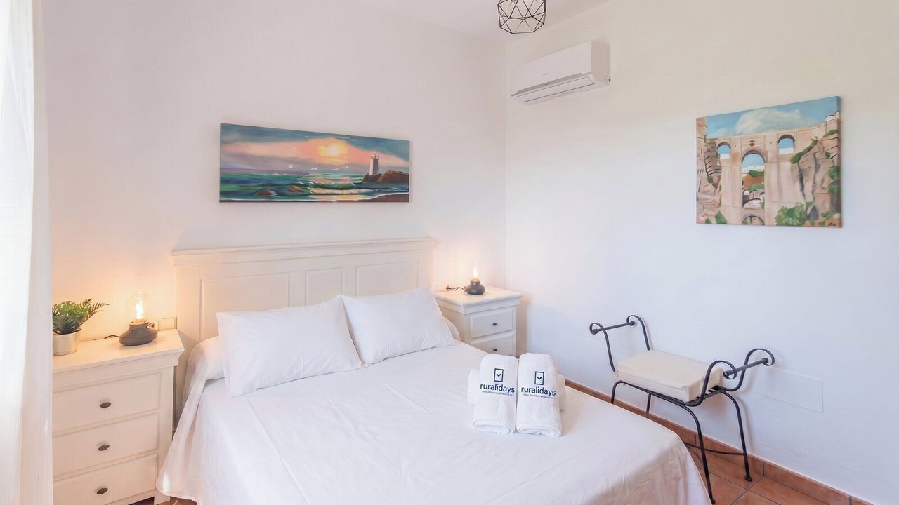 Photo of Bedroom in Coin
