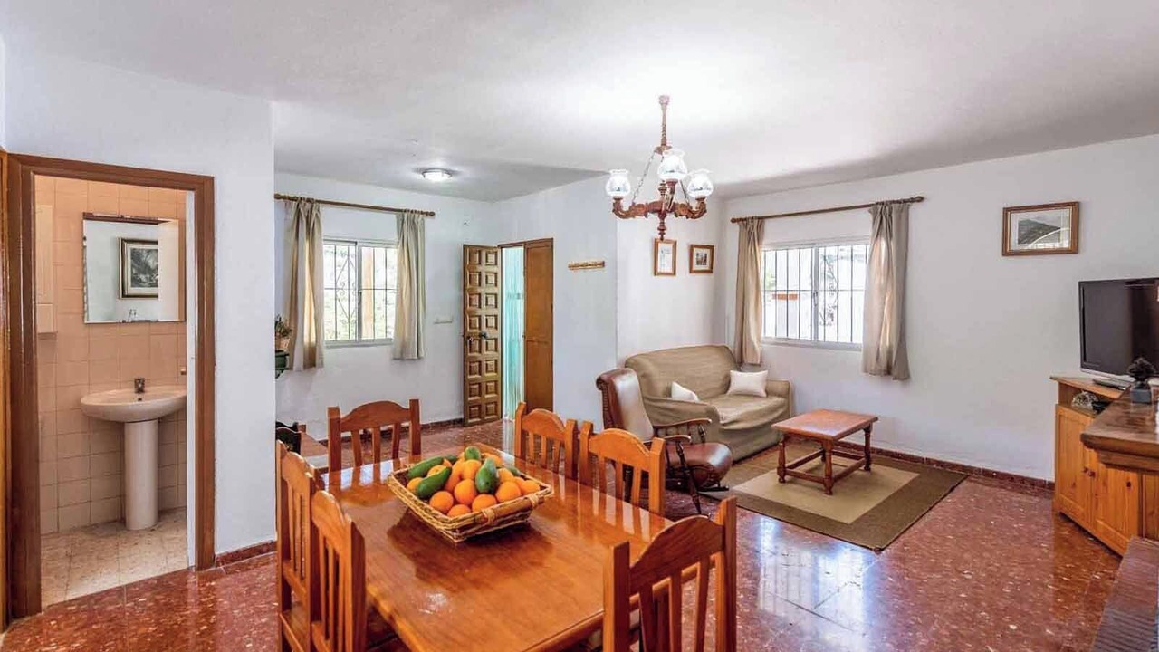 Photo of Livingroom in Alozaina