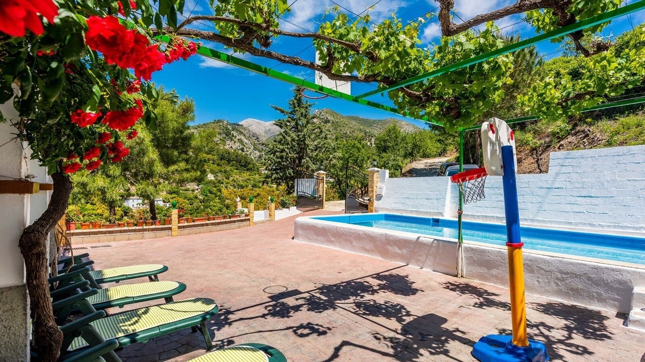 Photo of Outdoor in Alozaina