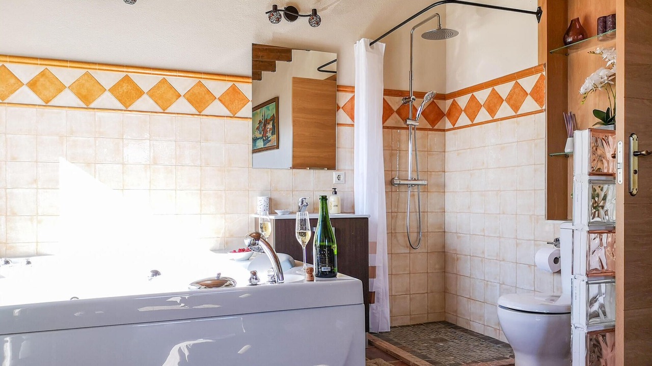 Photo of Bathroom in Algatocin