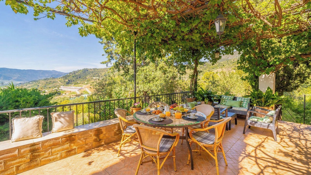 Photo of Outdoor in Alozaina