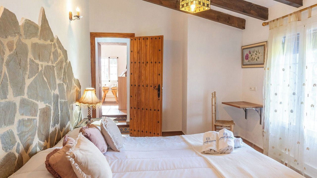 Photo of Bedroom in Alozaina