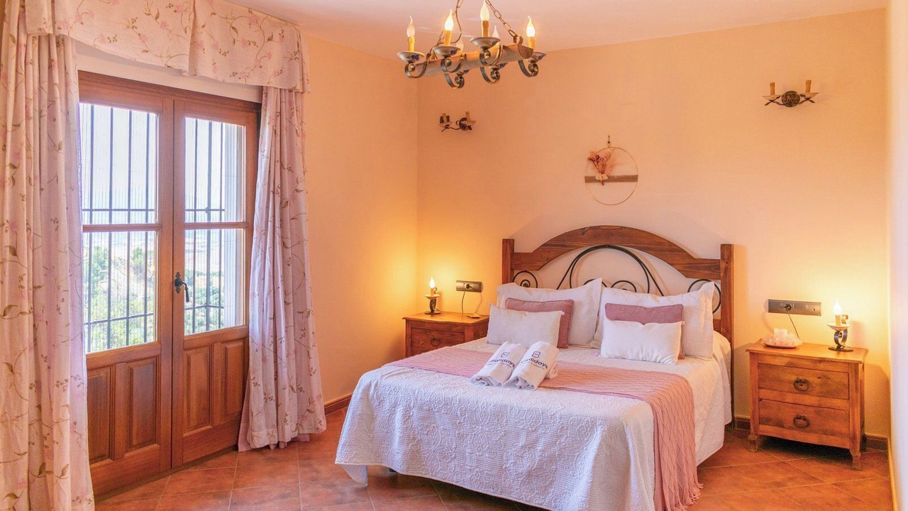 Photo of Bedroom in Alozaina