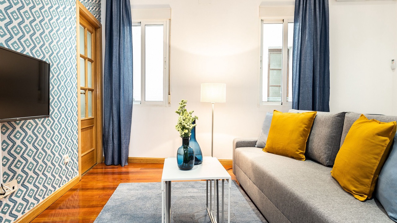 Photo of Livingroom in Golden Triangle of Art