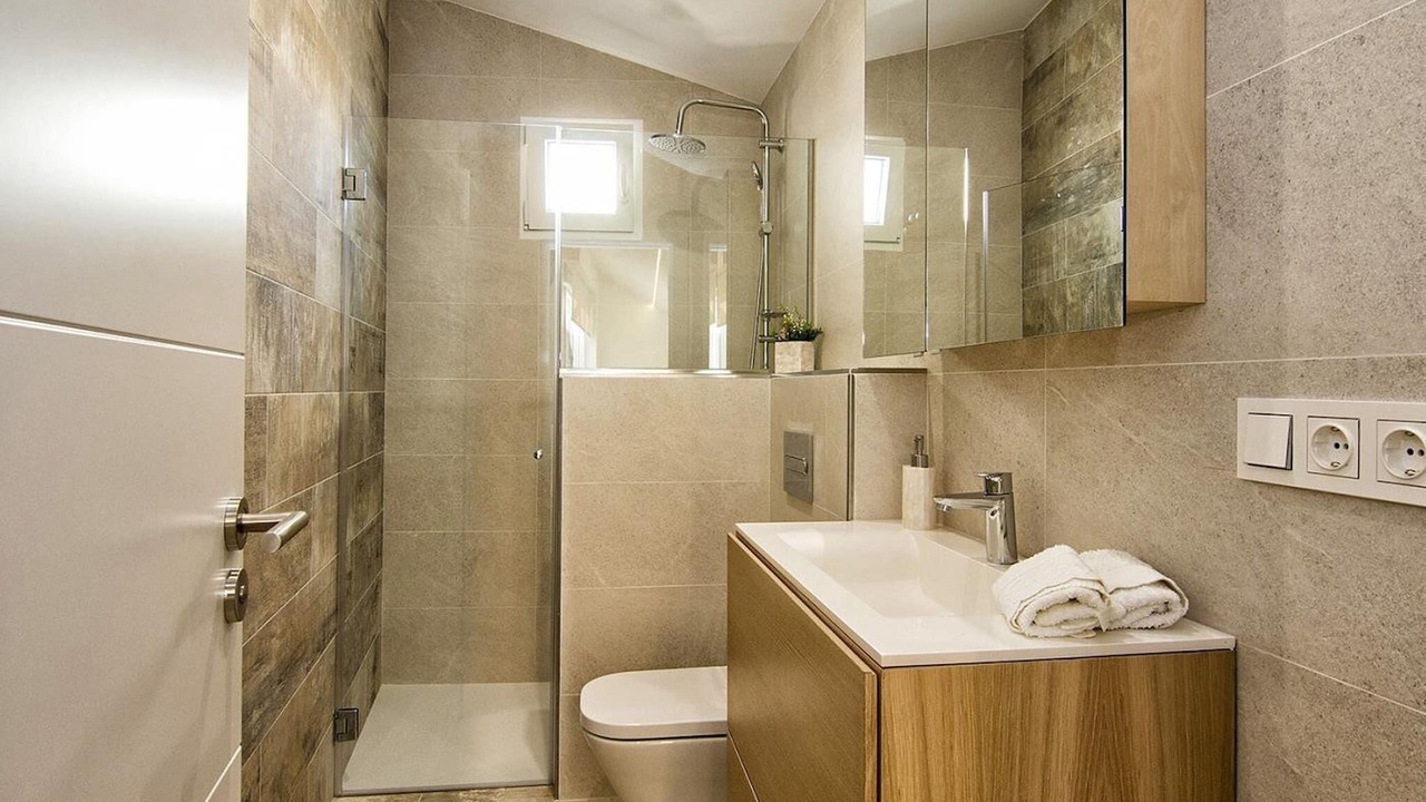 Photo of Bathroom in Central District