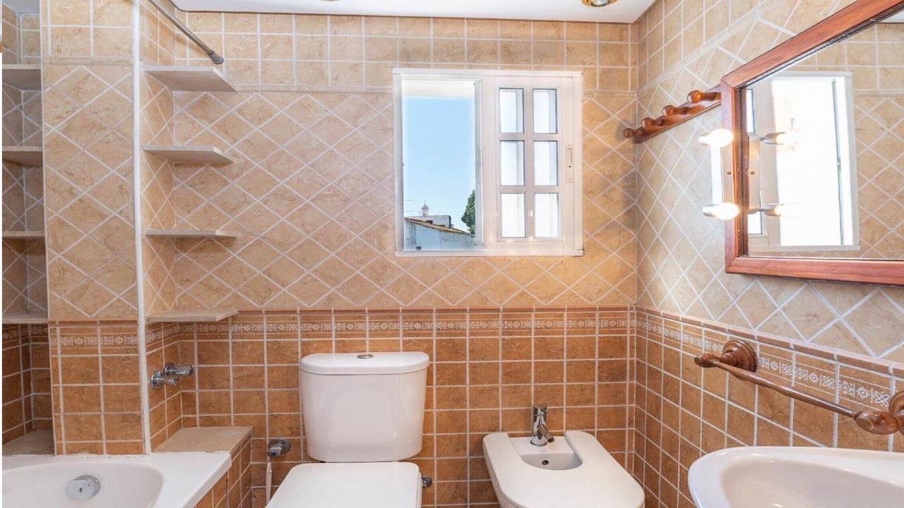 Photo of Bathroom in Feria