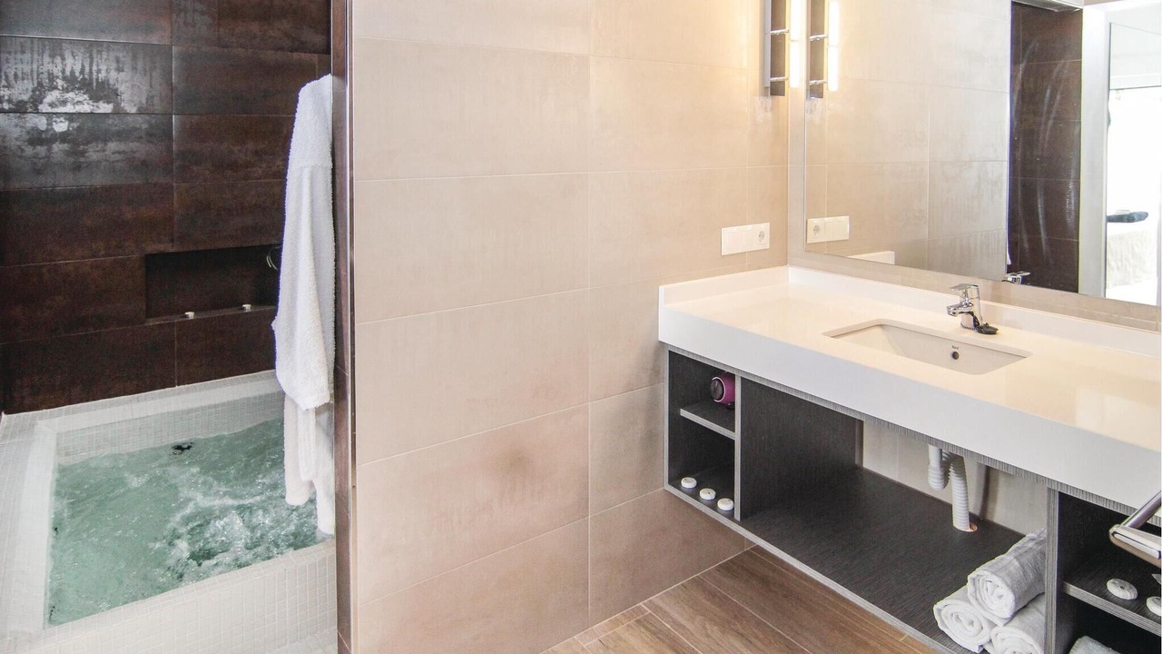 Photo of Bathroom in Arenas