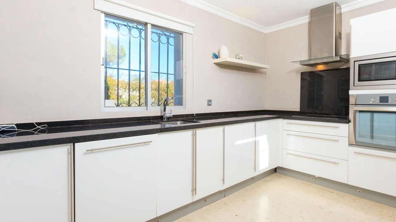 Photo of Bedroom in New Golden Mile
