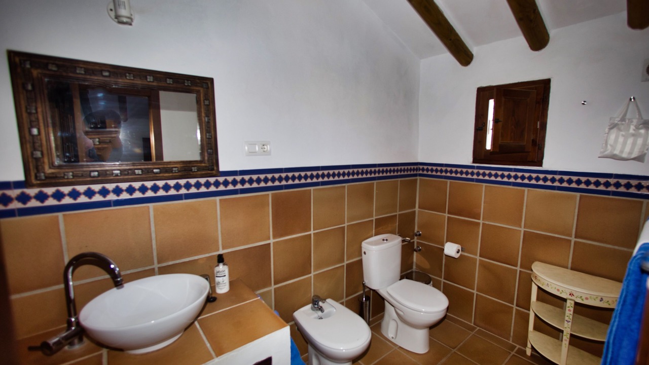 Photo of Bathroom in Algarinejo