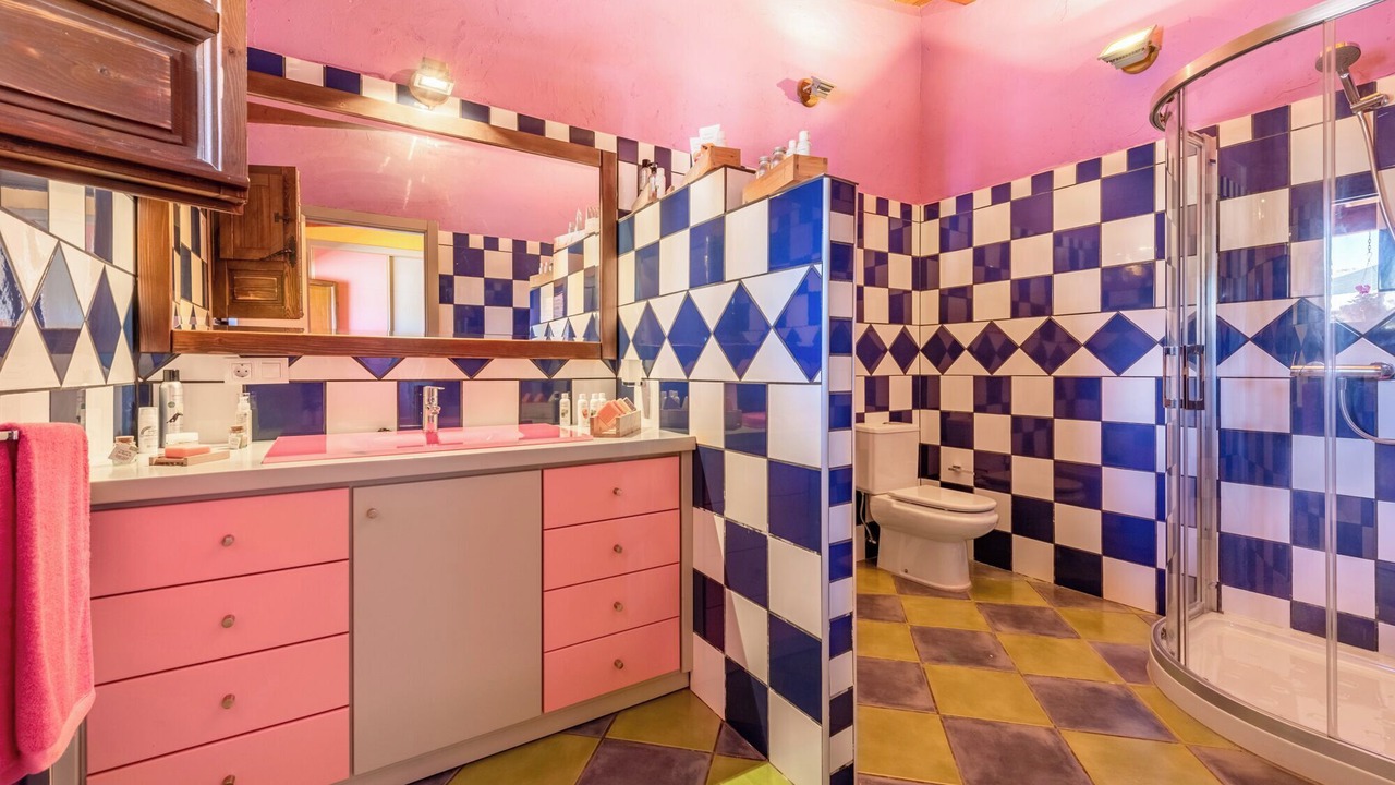 Photo of Bathroom in Coin