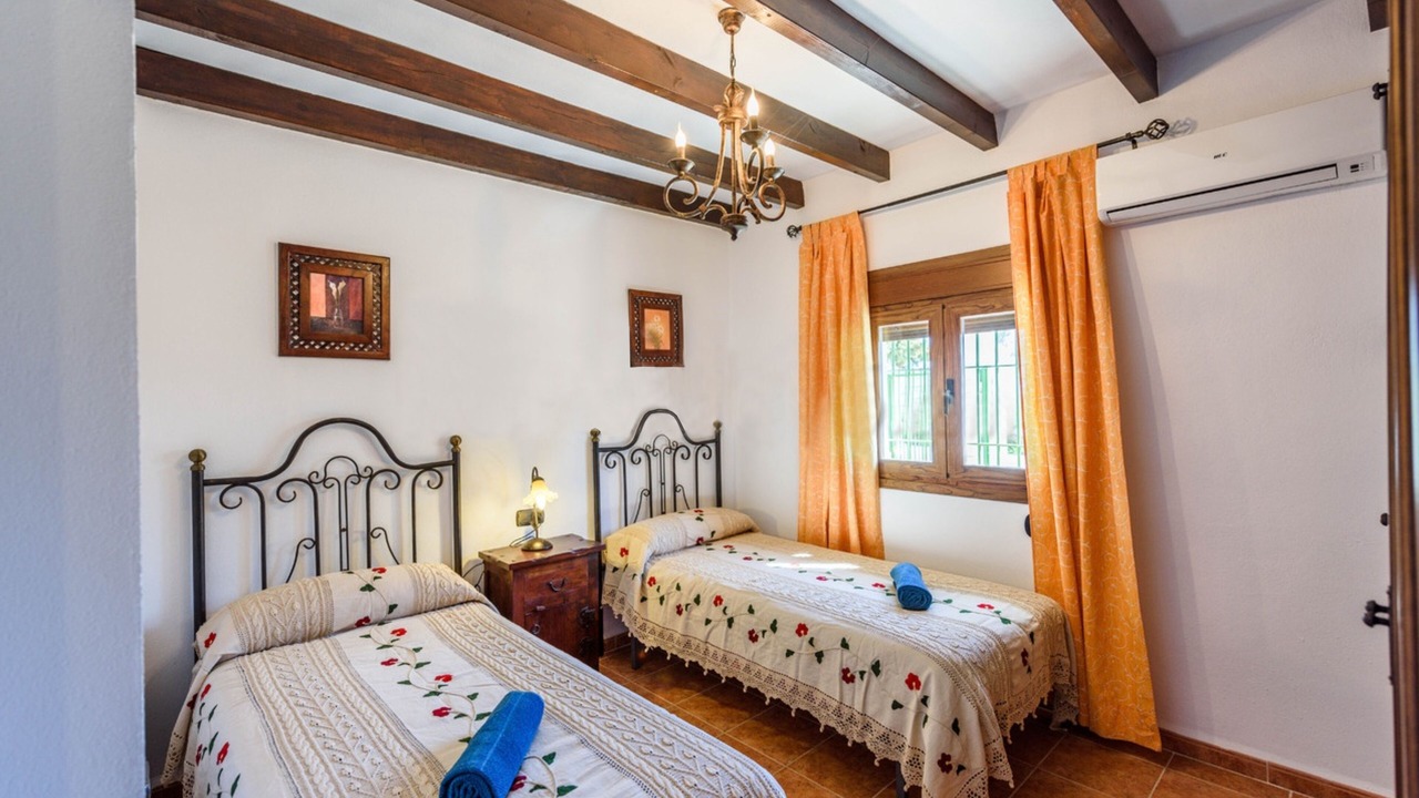 Photo of Bedroom in Alozaina
