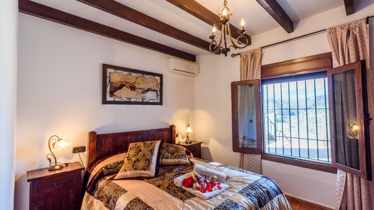 Photo of Bedroom in Alozaina