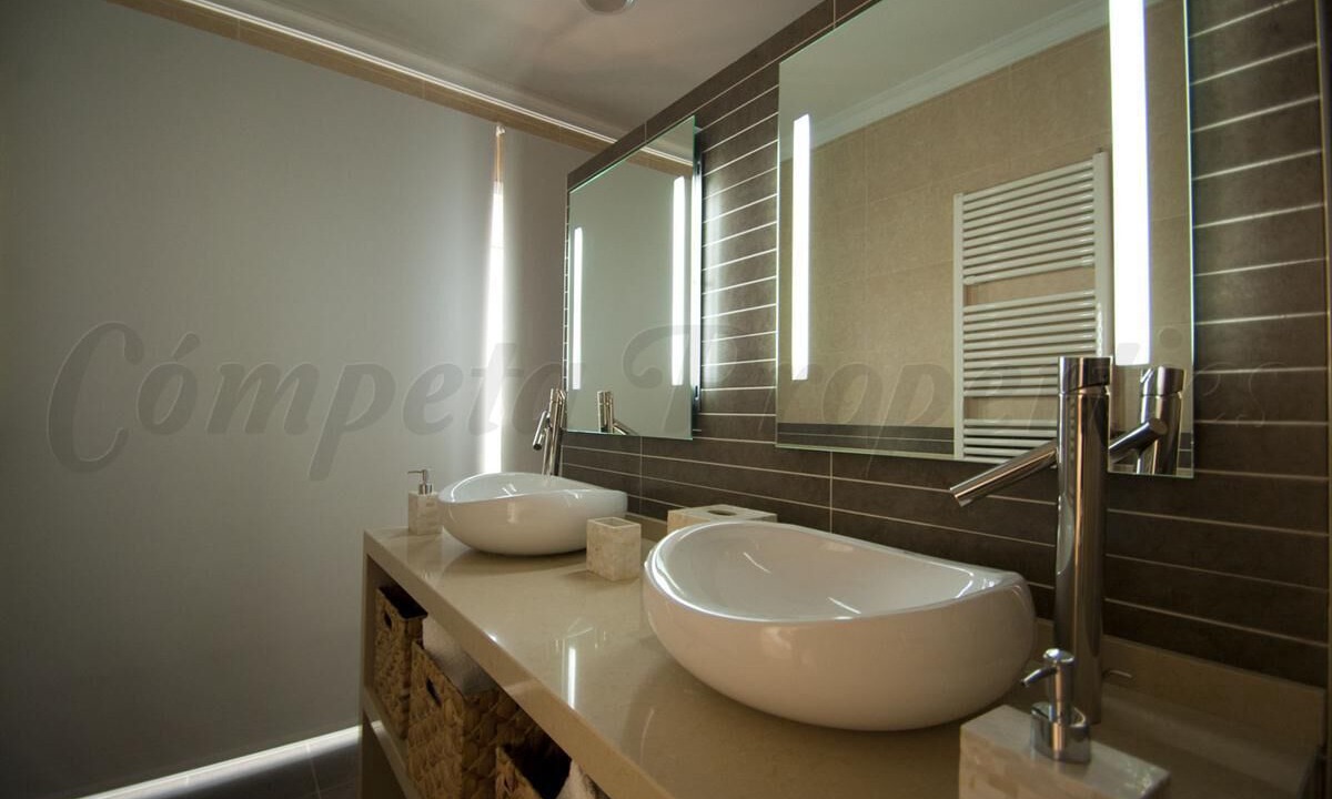 Photo of Bathroom in Canillas de Albaida
