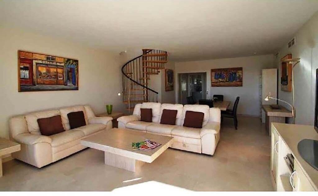 Photo of Livingroom in New Golden Mile