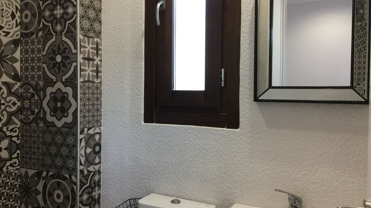 Photo of Bathroom in Central District