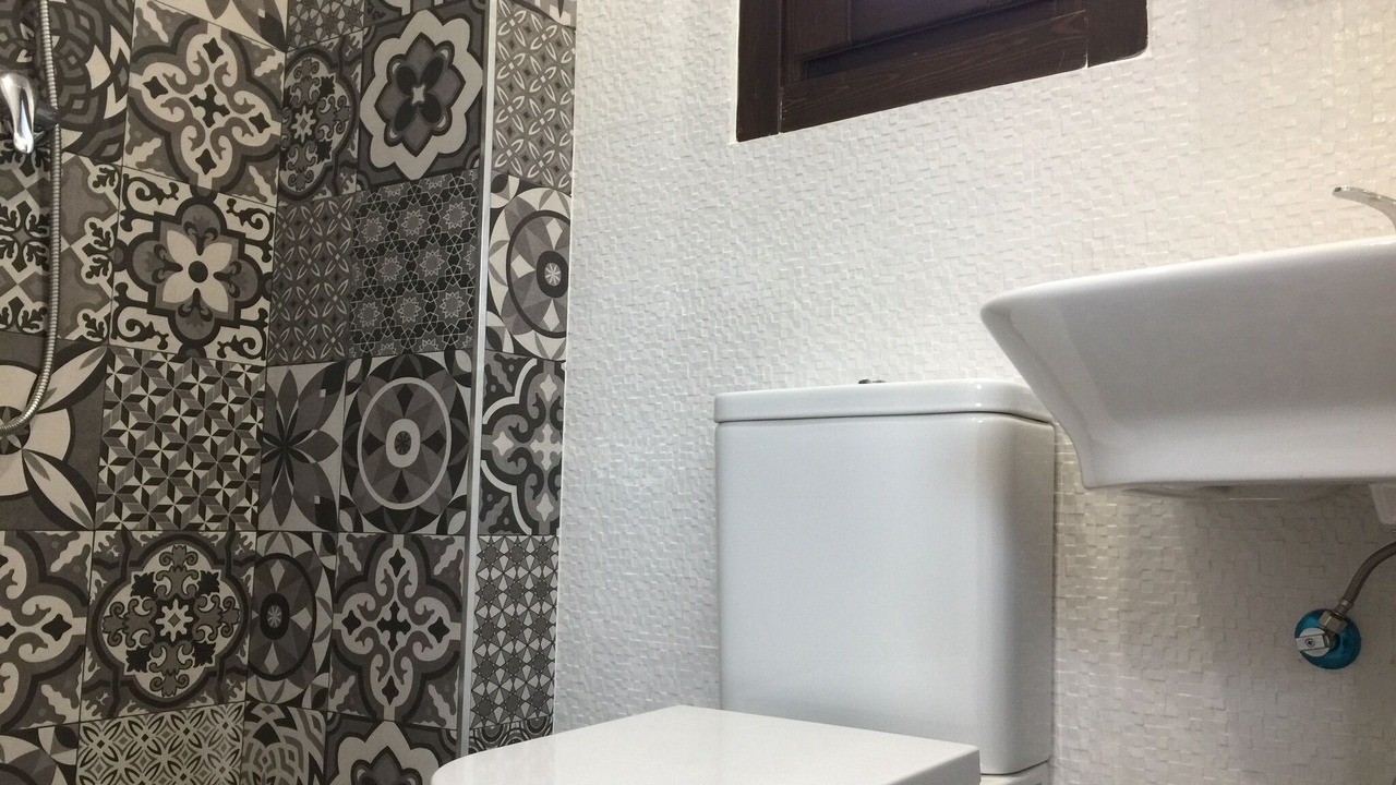 Photo of Bathroom in Central District