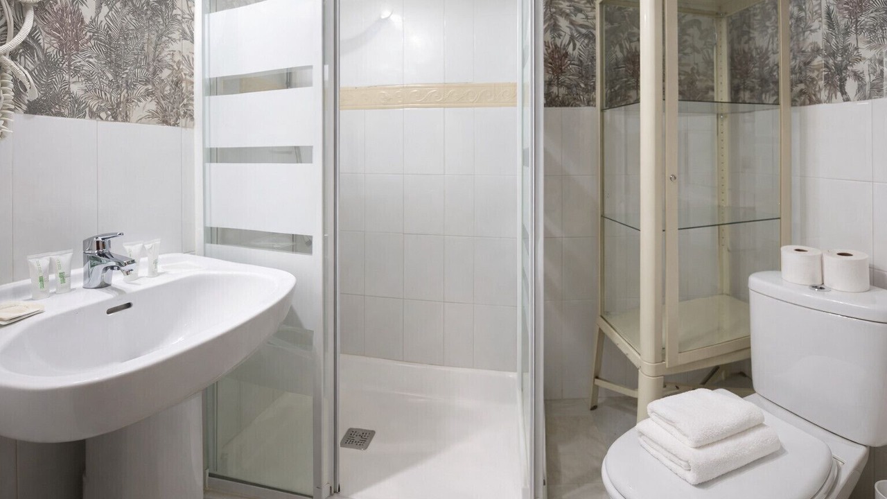 Photo of Bathroom in Embajadores