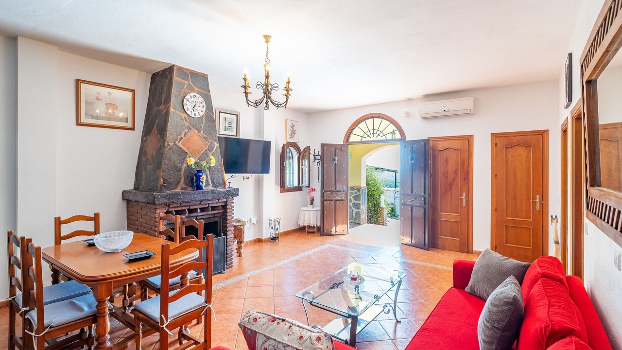 Photo of Livingroom in Alozaina