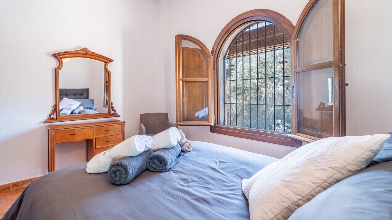 Photo of Bedroom in Alozaina