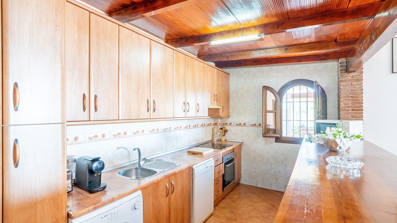 Photo of Kitchen in Alozaina