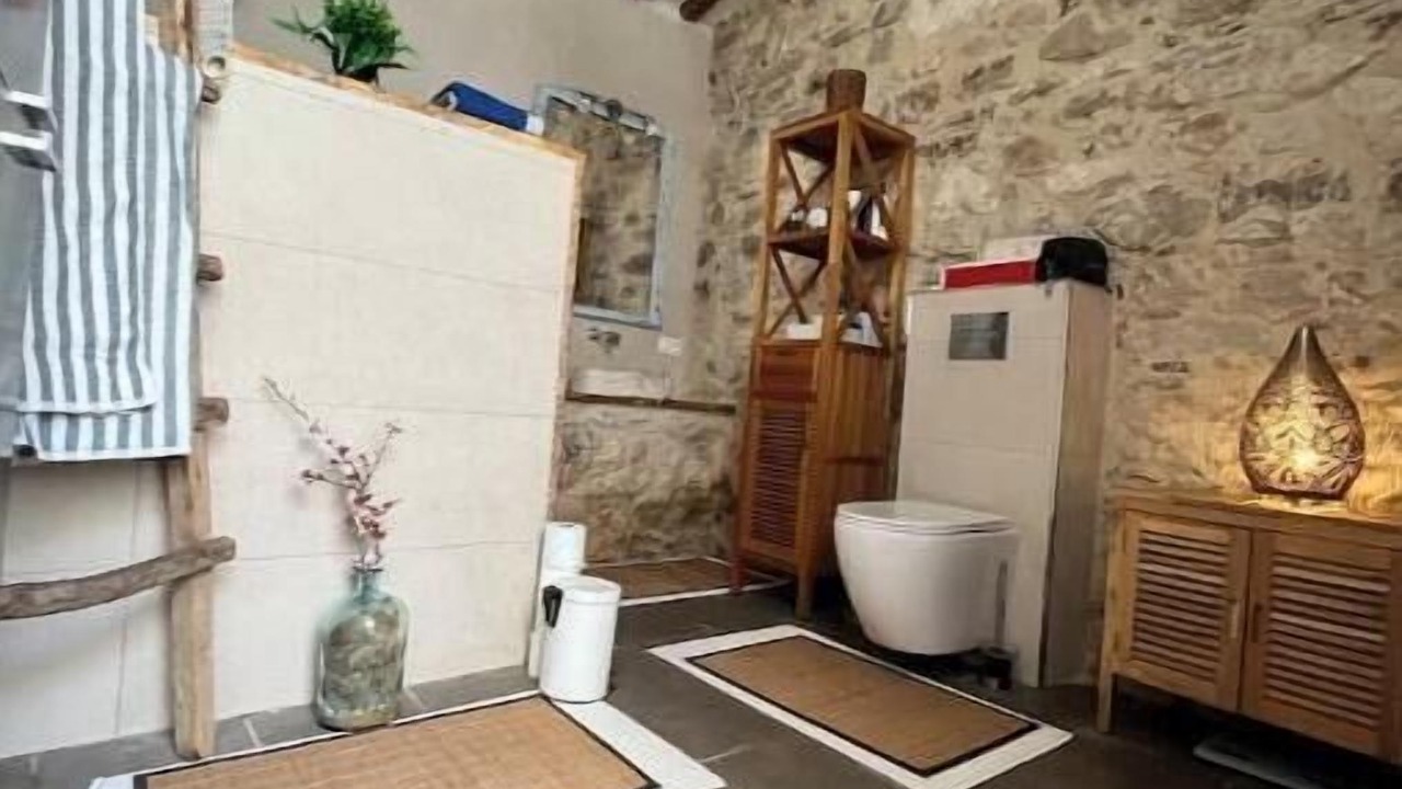 Photo of Bathroom in Almedinilla