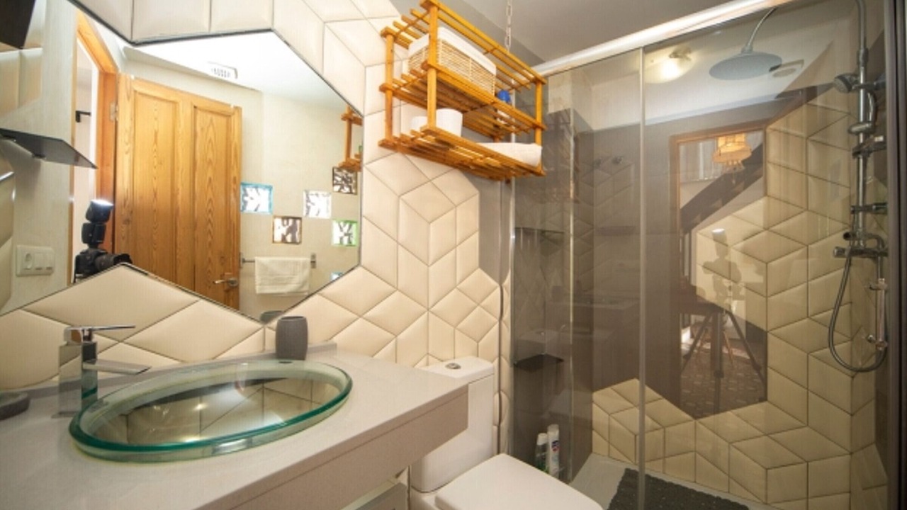 Photo of Bathroom in Central District