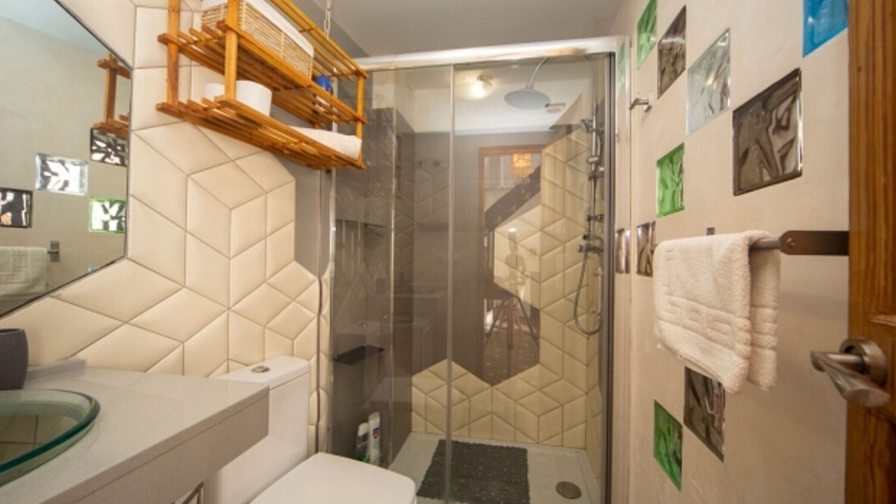 Photo of Bathroom in Central District
