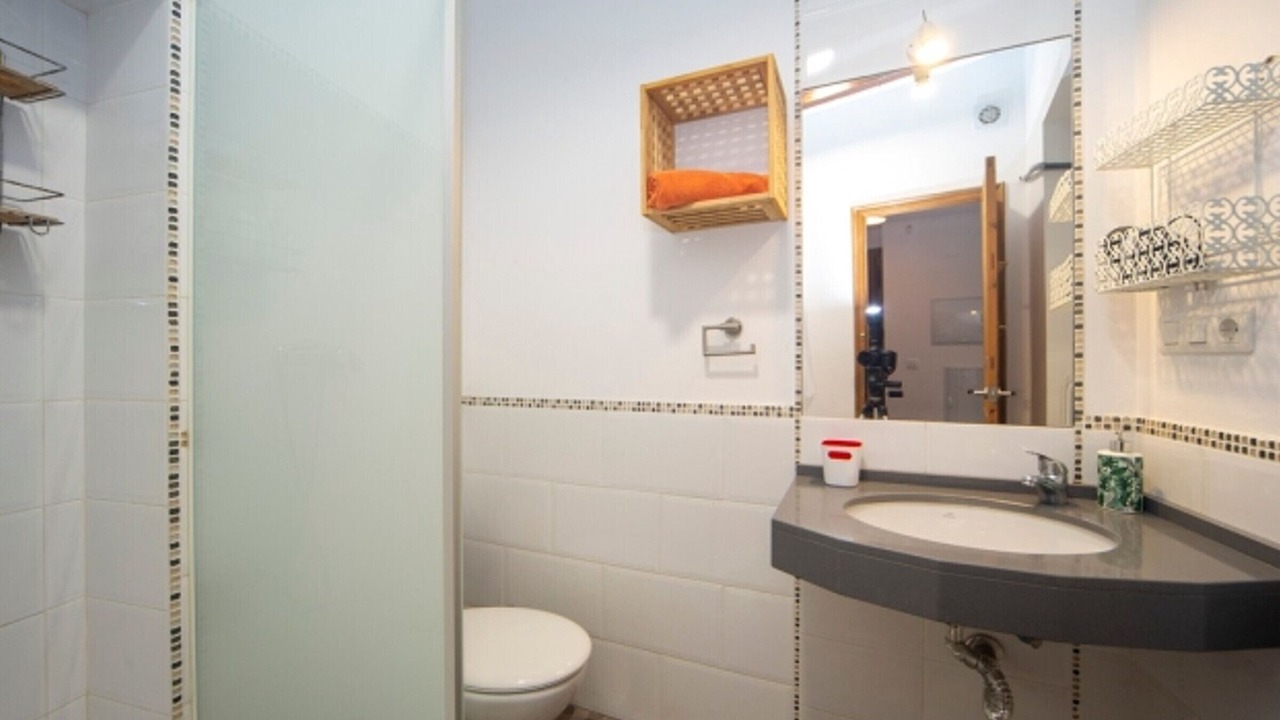 Photo of Bathroom in Central District