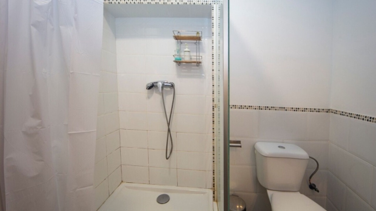 Photo of Bathroom in Central District
