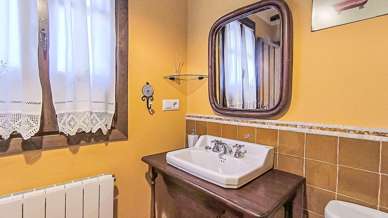 Photo of Bathroom in Almedinilla