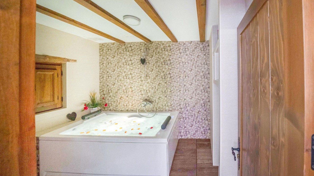 Photo of Bathroom in Laroya