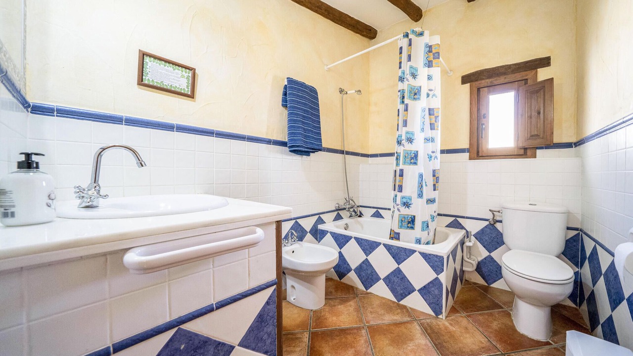 Photo of Bathroom in Laroya
