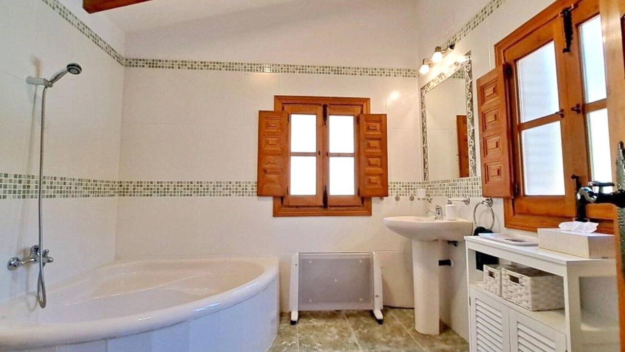 Photo of Bathroom in Alcaucin