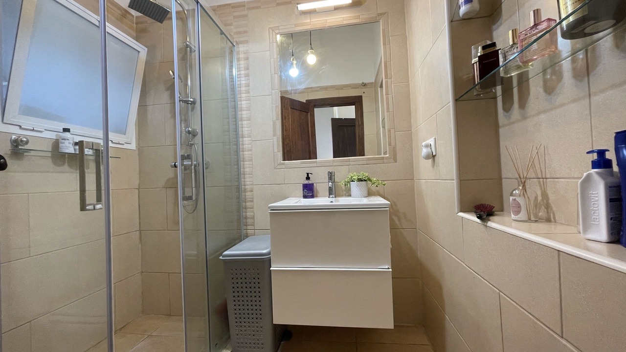 Photo of Bathroom in Coin