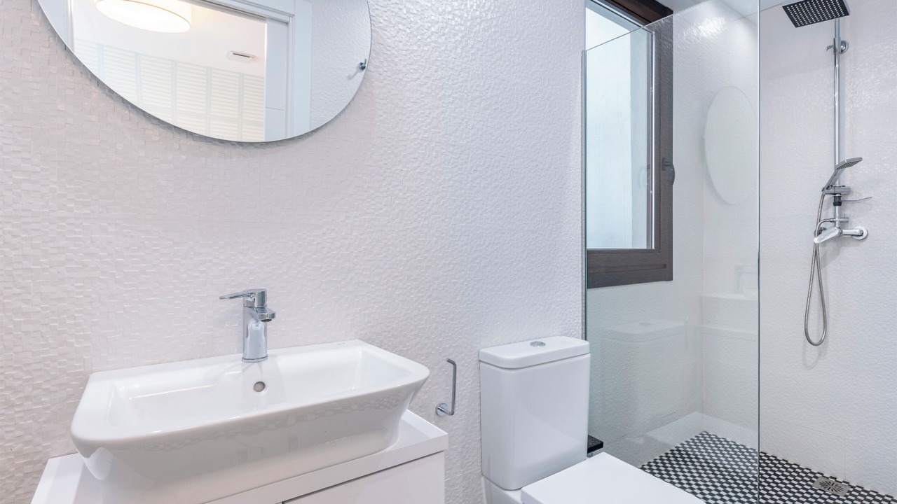 Photo of Bathroom in Central District