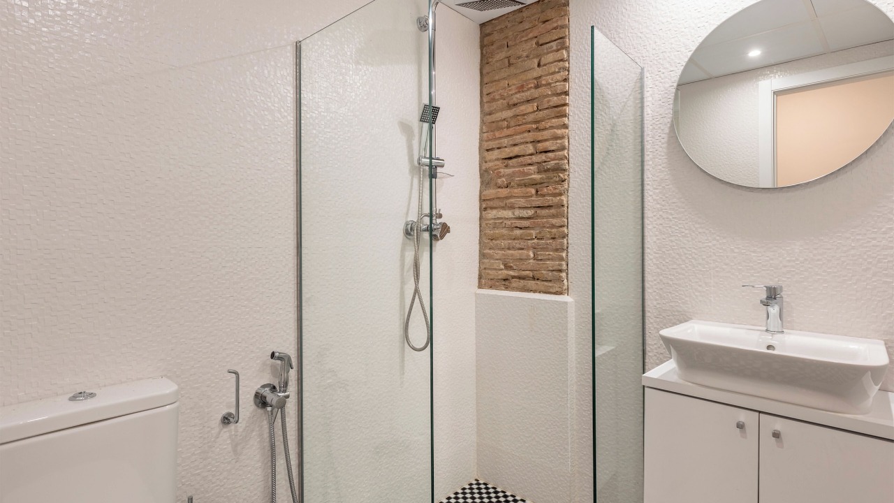 Photo of Bathroom in Central District