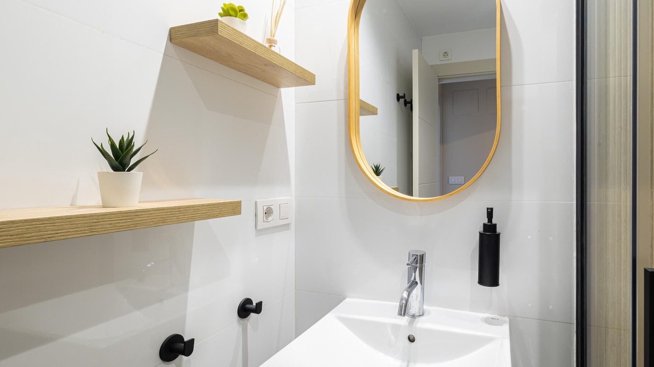 Photo of Bathroom in Central District