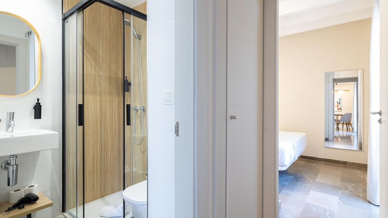 Photo of Bathroom in Central District