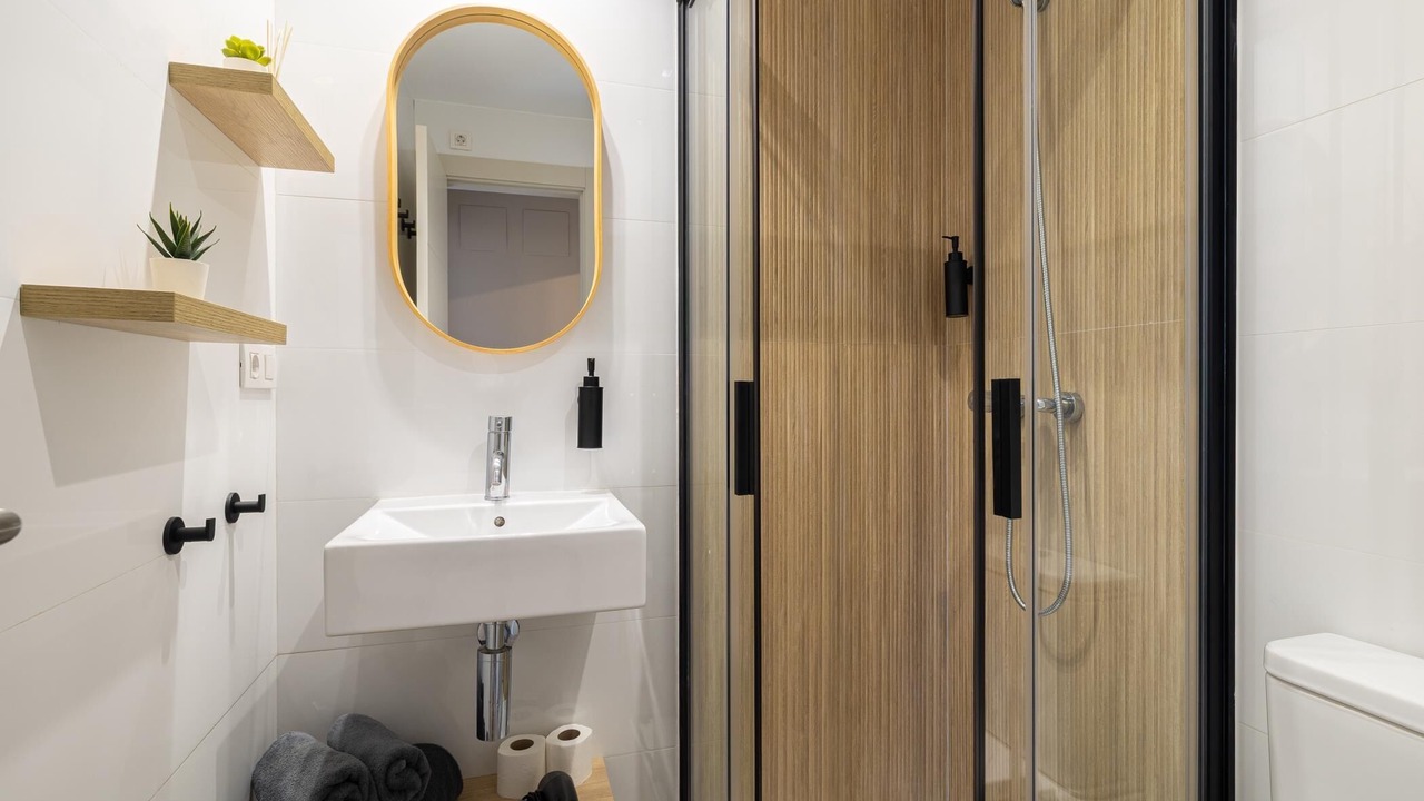 Photo of Bathroom in Central District