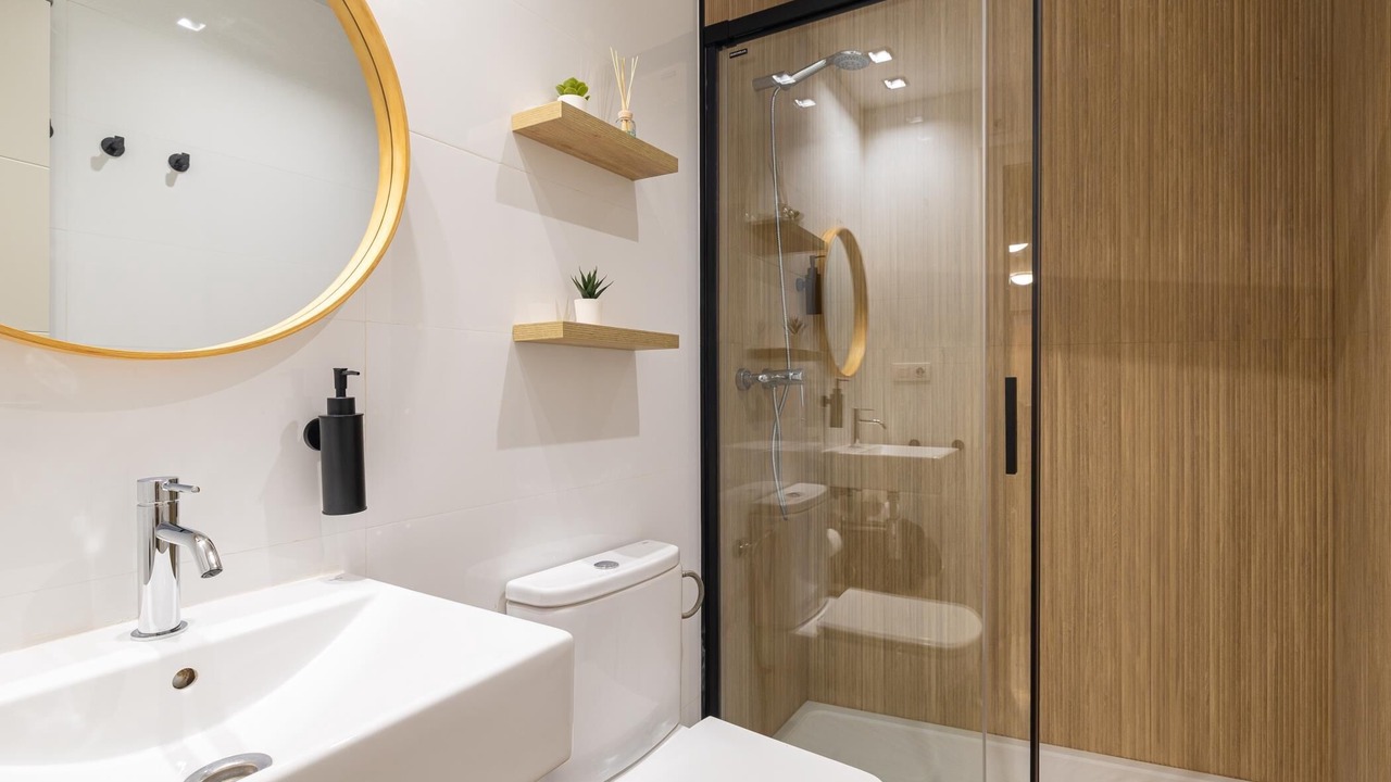 Photo of Bathroom in Central District