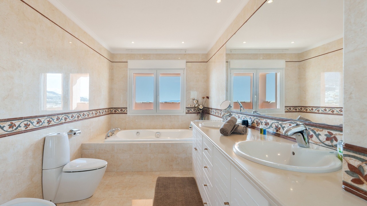 Photo of Bathroom in Torrequebrada