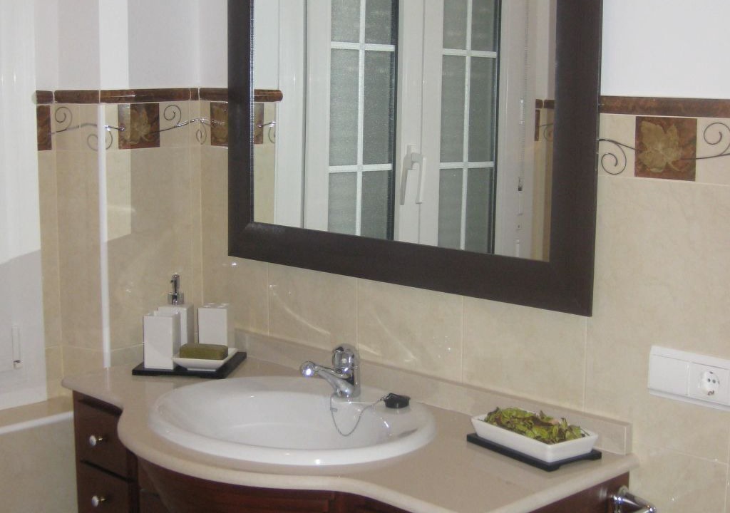 Photo of Bathroom in Cuevas del Becerro