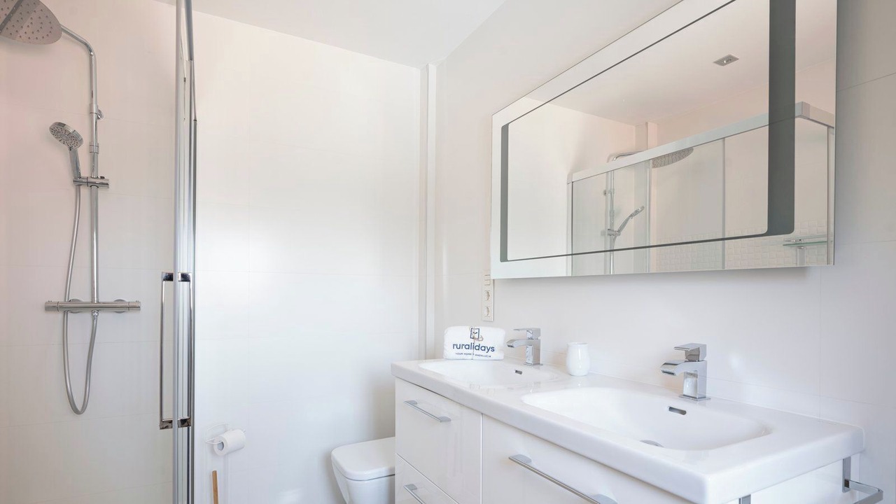 Photo of Bathroom in Cullar Vega