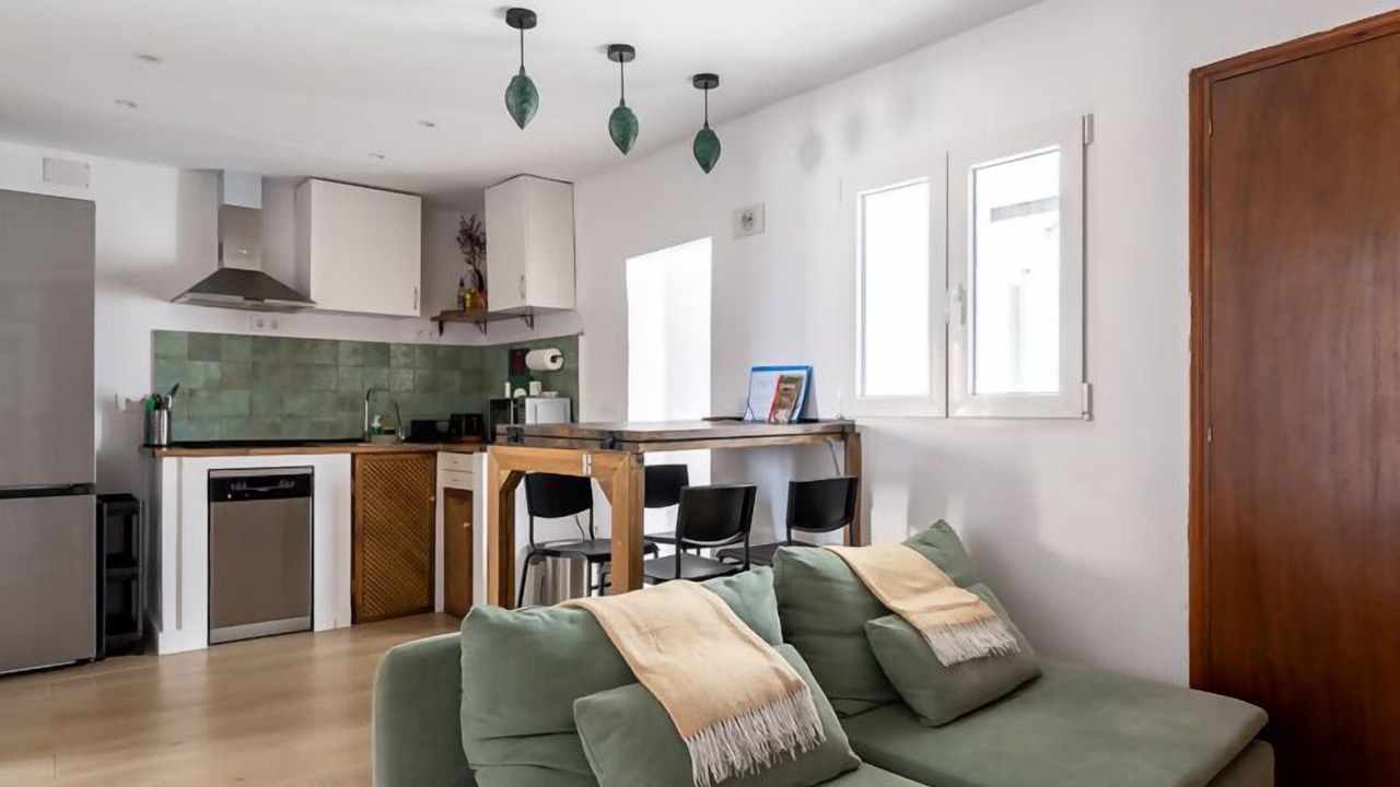 Photo of Livingroom in Central District