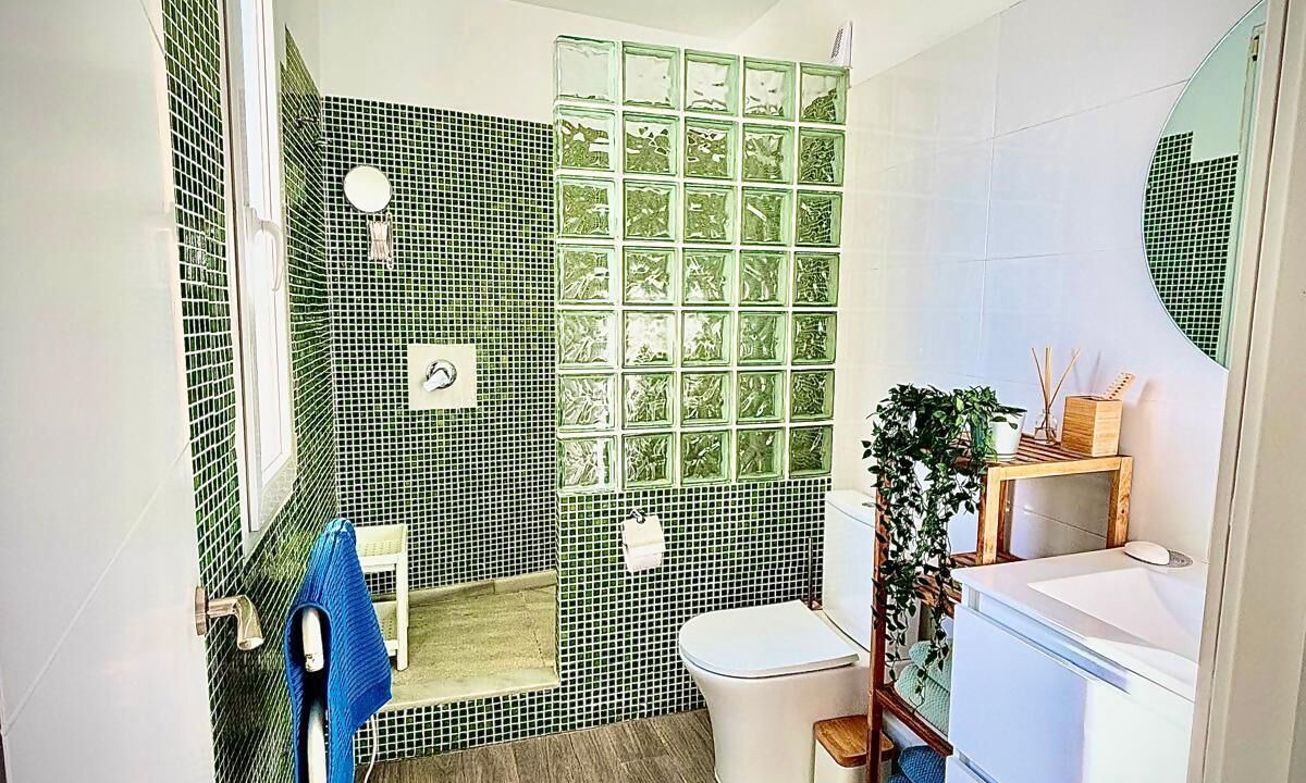 Photo of Bathroom in La Linea de la Concepcion
