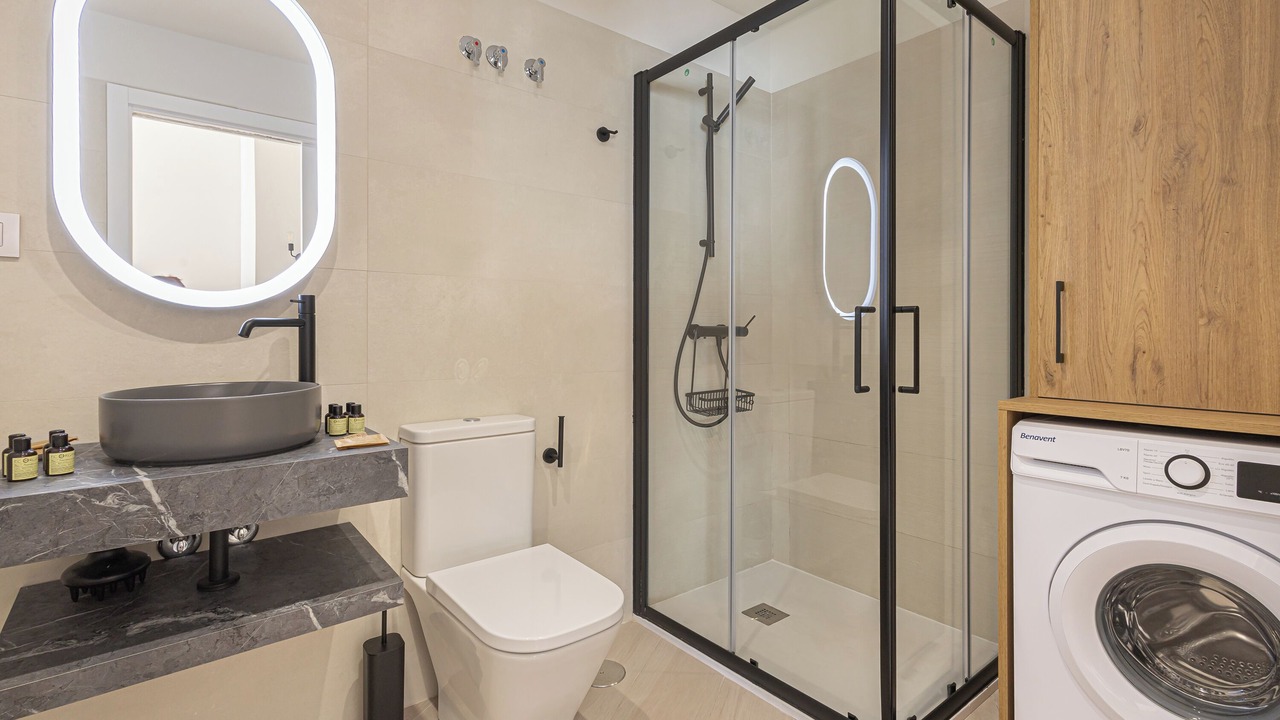Photo of Bathroom in R.E.N.F.E.