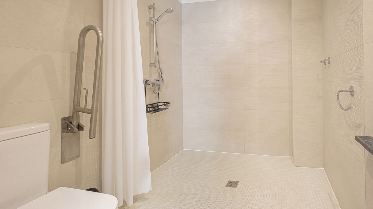 Photo of Bathroom in R.E.N.F.E.