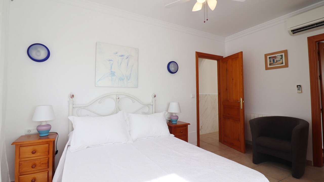 Photo of Bedroom in Maro