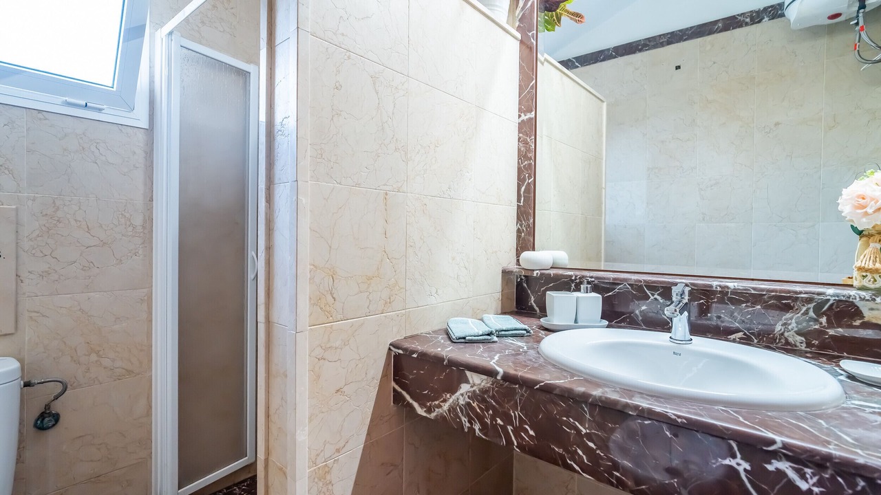 Photo of Bathroom in Coin